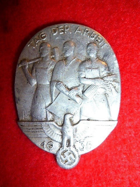 A 1935 Day of Labour / Tag der Arbeit Badge, by J. Dinnebier